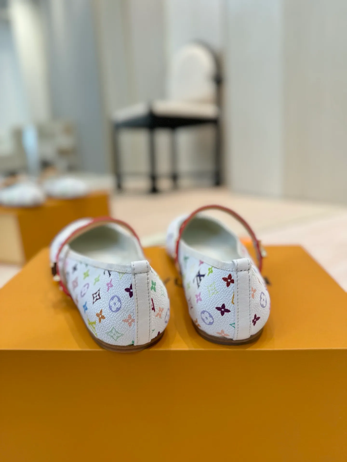 👟👟Ex-factory price 620👟👟 (top version) louis vuitton LV Louis Vuitton 25/Spring and Summer The latest Mary Jane shoes are simple and exquisite, full of high-end, showing elegance~ They look great on the feet and are full of summer shoes💯Awesome ✅Upper: 3D printed cowhide ✅Inner lining: Sheepskin lining, ✅Outsole: Genuine leather outsole imported from Italy ✅Size: 35-41 (40 to 41 customized, non-returnable) ✅Packaging: full set of packaging